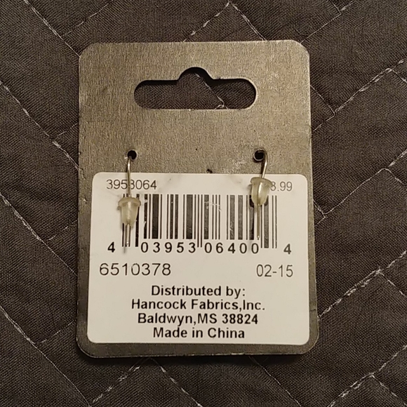 NWT *FREE* Silver Crystal Dangle Earrings - Picture 3 of 3